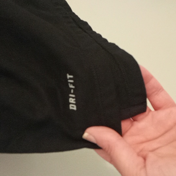 Nike running shirt medium size - Picture 5 of 10